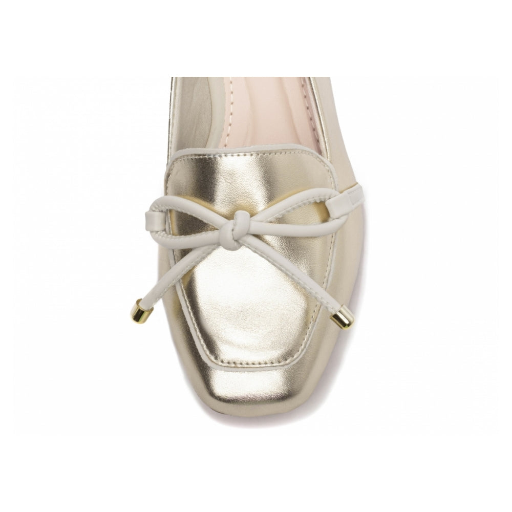 Mocassim em Napa Ouro Light e Napa Off White