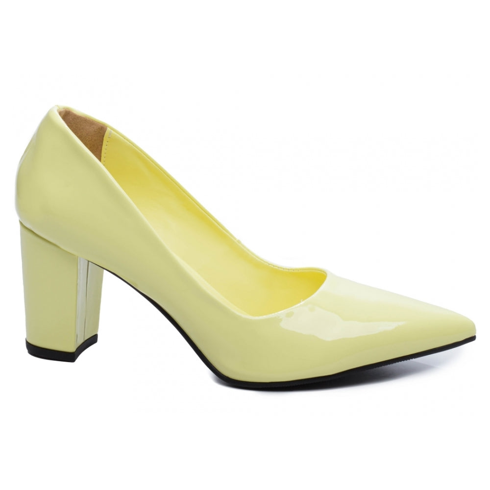 Scarpin em Numeração Grande com Verniz Amarelo