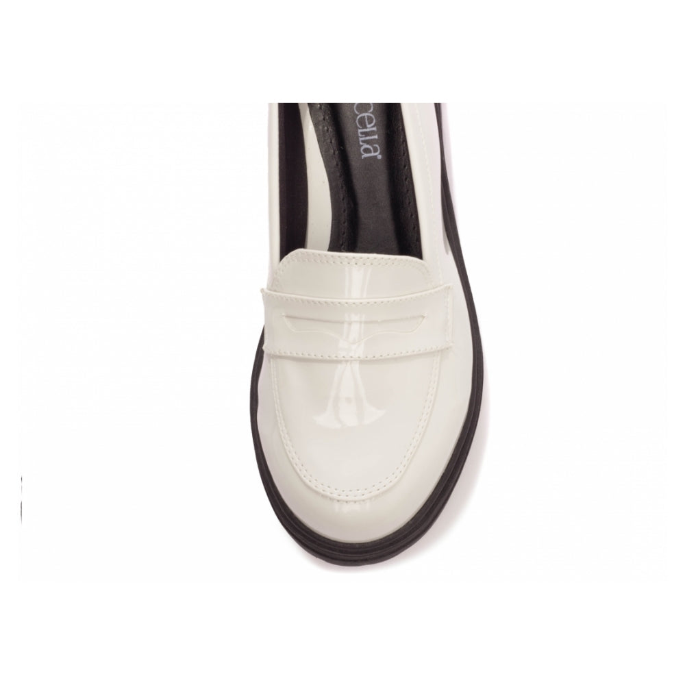 Mocassim Feminino Tratorado em Verniz Off White