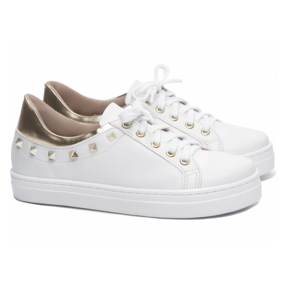 Tênis em Napa Branco com Spikes Dourado