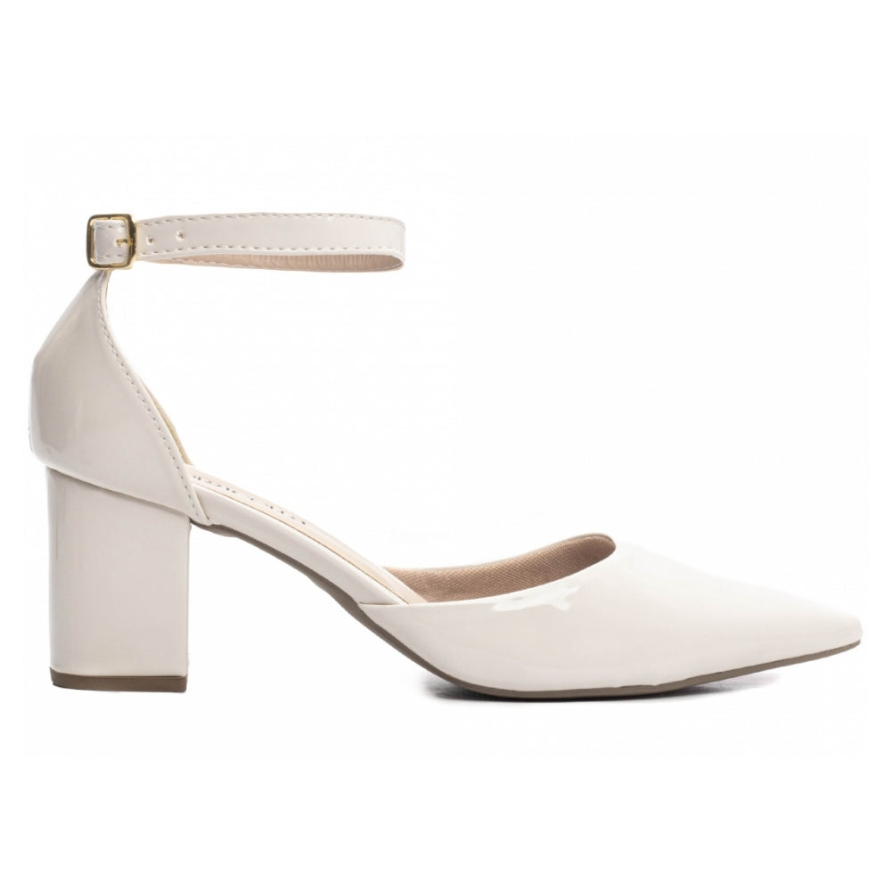 Scarpin em Verniz Off White com Fivela de Ajuste